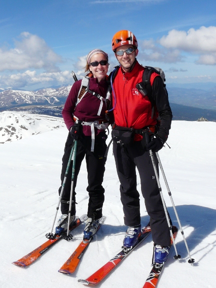 La Marta i en Carles gaudint de l'esquí de muntanya